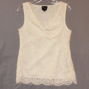 BEAUTIFUL LACE OVER TOP.W/LINER. NWOT.SLEEVELESS.